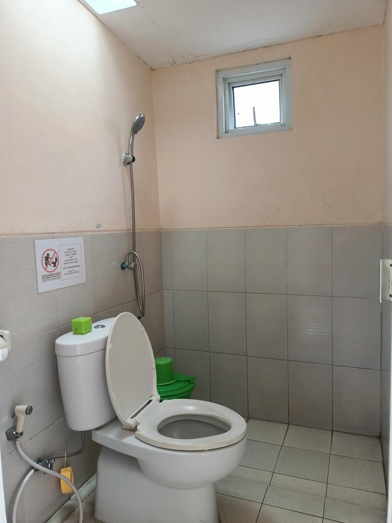 Chacha Homestay & Dormitory Ruteng Ngoại thất bức ảnh