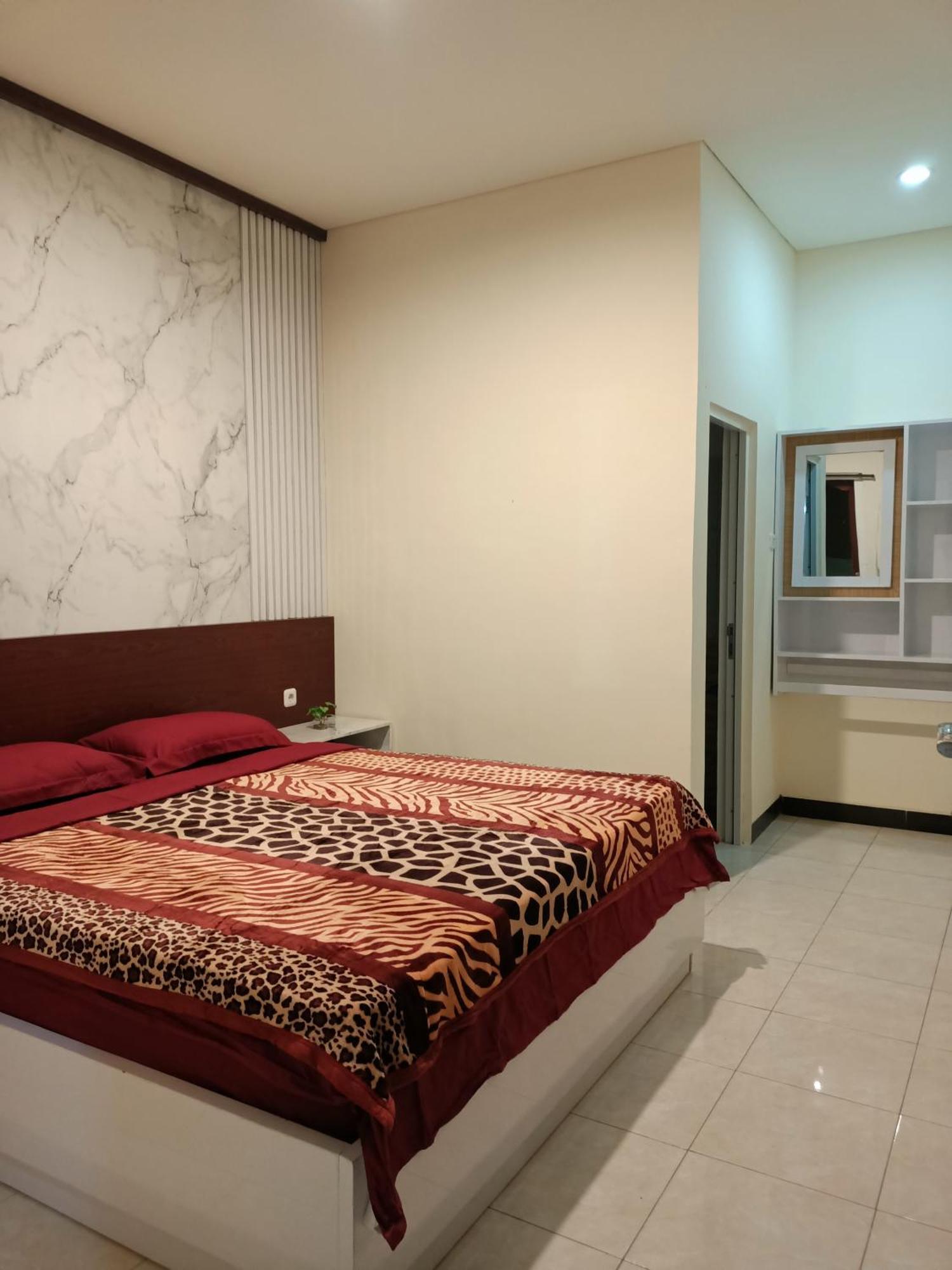 Chacha Homestay & Dormitory Ruteng Ngoại thất bức ảnh