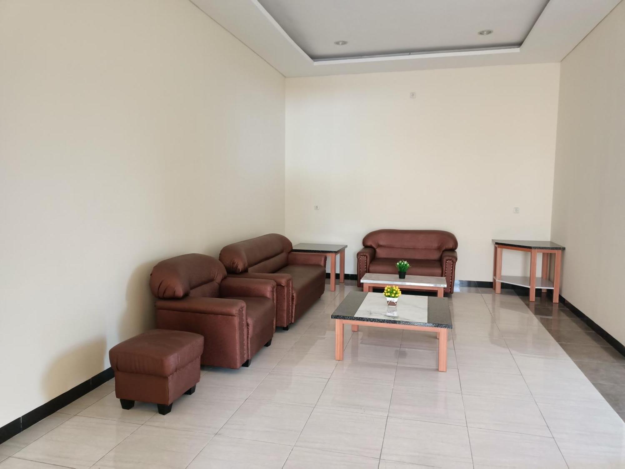 Chacha Homestay & Dormitory Ruteng Ngoại thất bức ảnh
