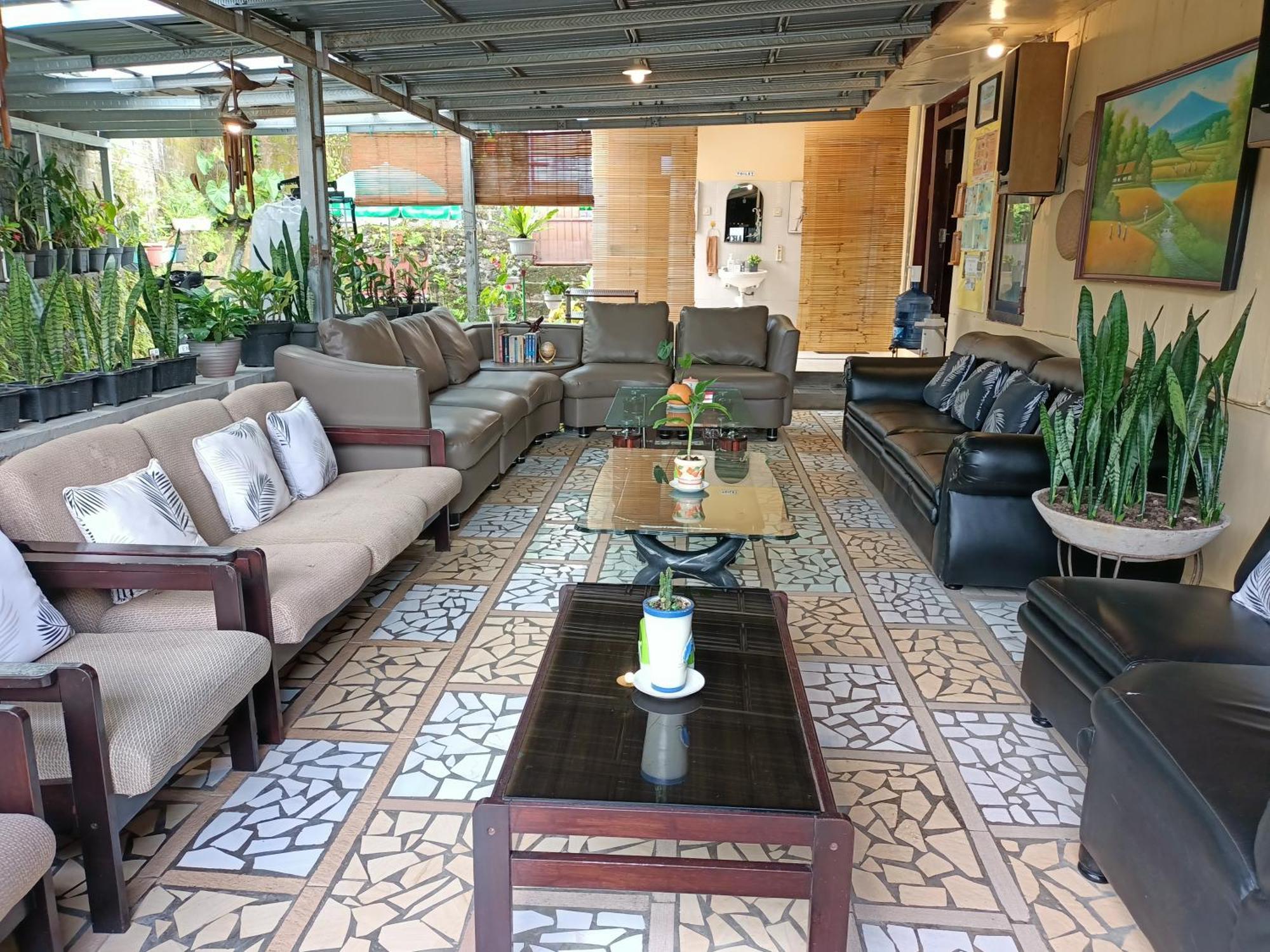 Chacha Homestay & Dormitory Ruteng Ngoại thất bức ảnh